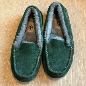 Adorable teal UGG moccasins - size 8